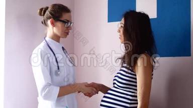 怀孕、<strong>妇科</strong>、医学、保健和人的概念-<strong>妇科</strong>医生和孕妇会议